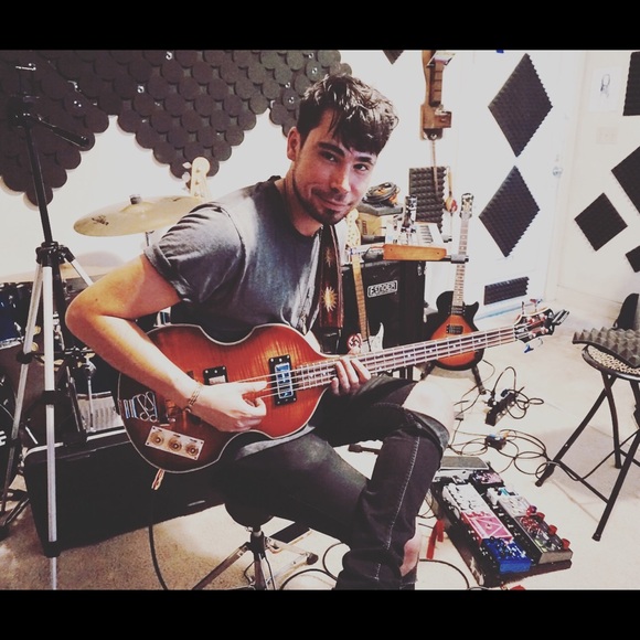 Meet your Posher, Robirt Styles - Picture 6 of 7